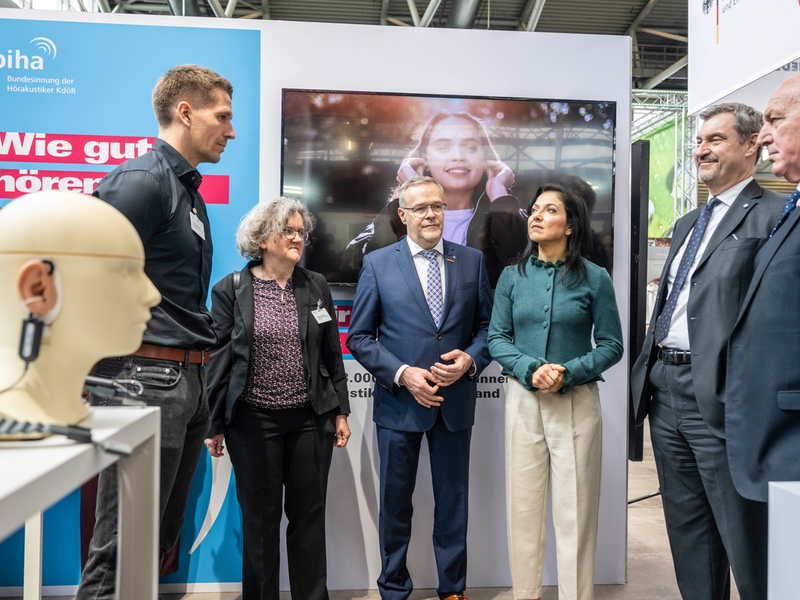 Ministerpräsident und Bundeswirtschaftsministerin besuchen biha-Stand bei der Handwerksmesse - Foto: presseportal.de