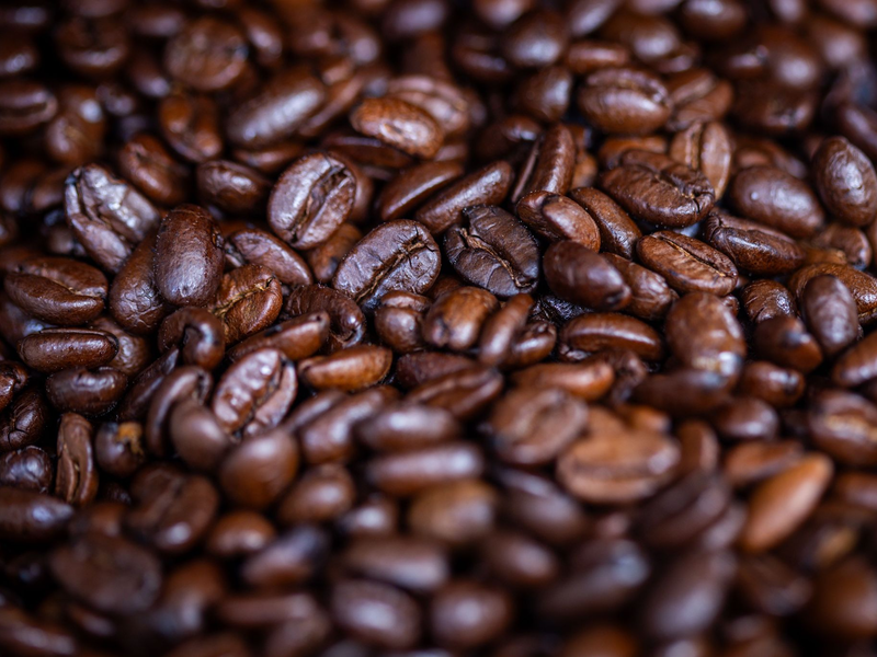Umfragen zufolge trinken 68 Prozent der Menschen in Deutschland täglich Kaffee, 15 Prozent mehrmals wöchentlich. (Archivbild) - Foto: Jens Büttner/dpa