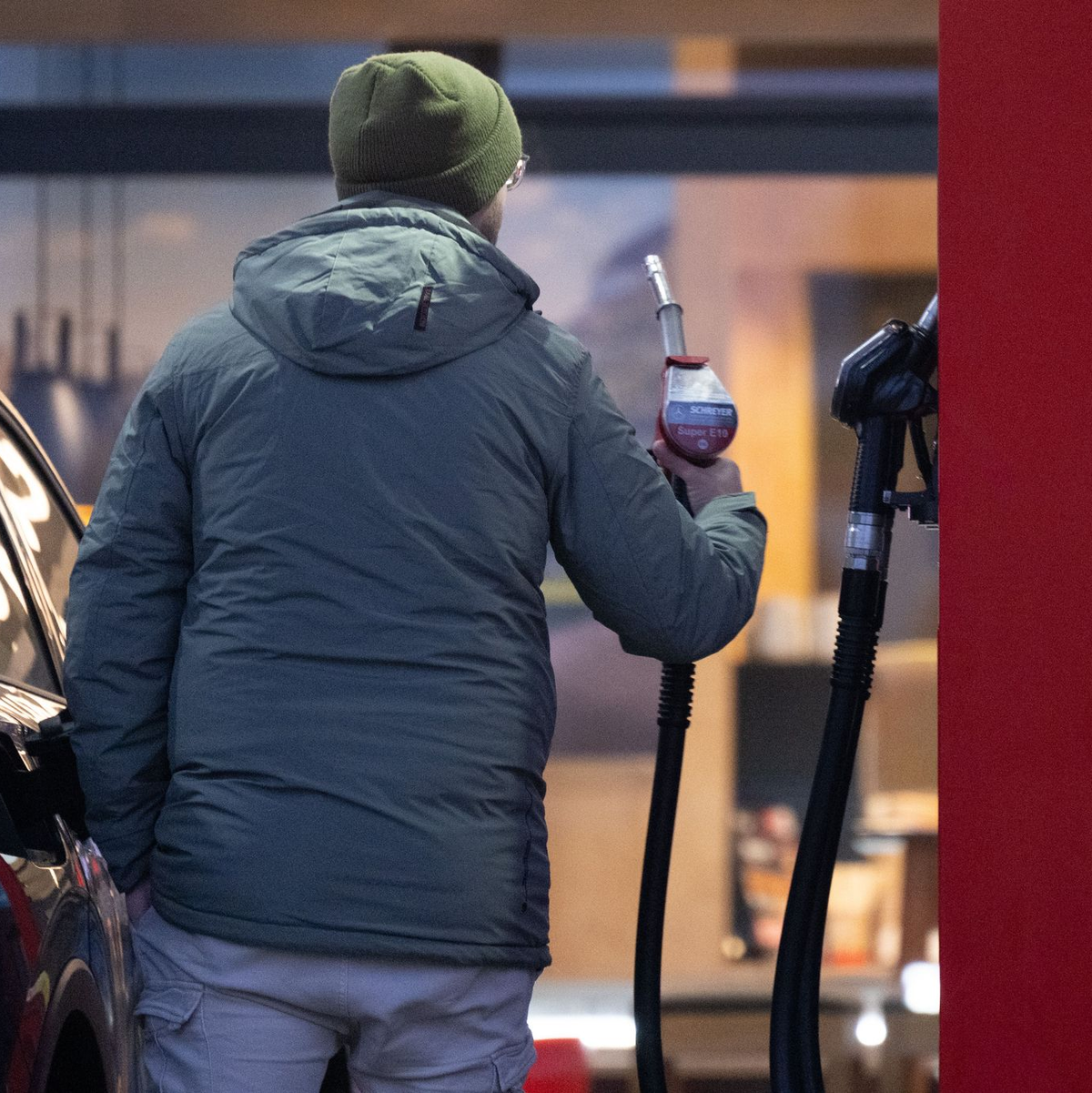 Der Anstieg der Spritpreise hat sich zuletzt verlangsamt. - Foto: Sebastian Kahnert/dpa