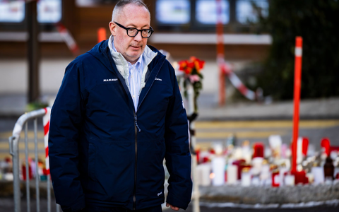 Steht nun auch im Visier der Ermittler: Crans-Montanas Bürgermeister Nicolas Féroud. (Archivbild) - Foto: Jean-Christophe Bott/KEYSTONE/dpa