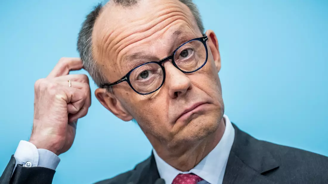Der Kanzler sieht keine Auswirkungen des Wahlergebnisses auf seine Koalition in Berlin. - Bild: Michael Kappeler/dpa