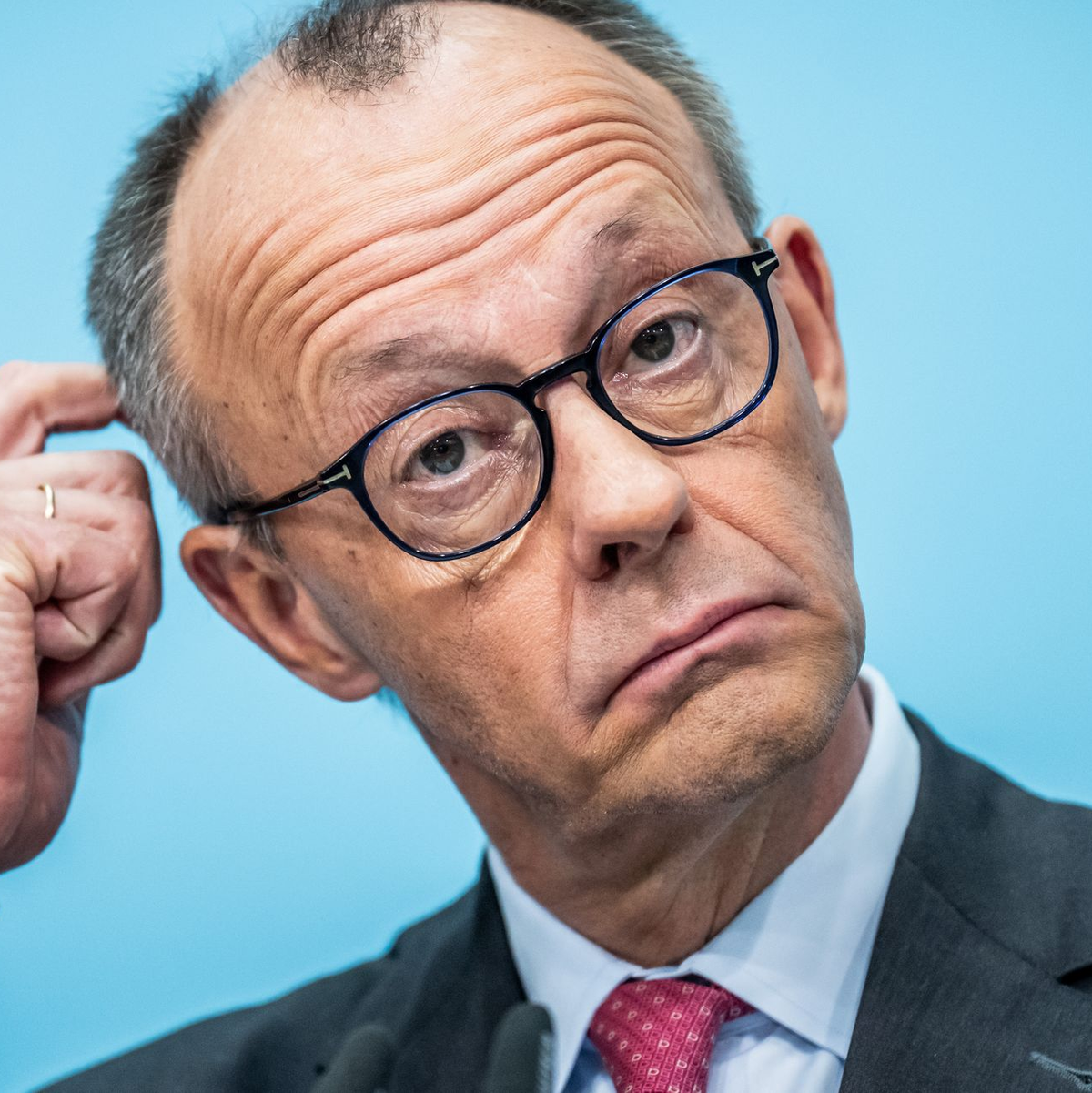 Der Kanzler sieht keine Auswirkungen des Wahlergebnisses auf seine Koalition in Berlin. - Foto: Michael Kappeler/dpa