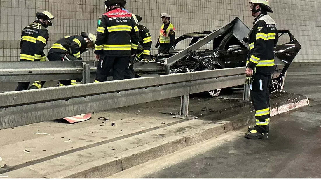 FW-M: Pkw brennt im Innsbrucker- Ring-Tunnel - Weströhre stundenlang gesperrt (Berg am Laim) - Bild: presseportal.de