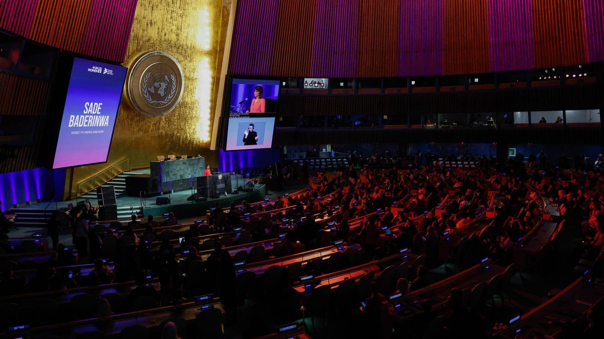 Kurz vor Eröffnung der Tagung der UN-Frauenrechtskommission erinnerten die Staatenvertreter bei den Vereinten Nationen an den Weltfrauentag am 8. März. Im weiteren Verlauf gab es Streit über eine gemeinsame Erklärung.  - Foto: Kena Betancur/FR172124 AP/AP/dpa