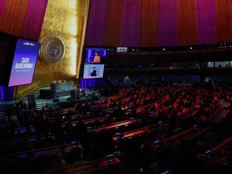Kurz vor Eröffnung der Tagung der UN-Frauenrechtskommission erinnerten die Staatenvertreter bei den Vereinten Nationen an den Weltfrauentag am 8. März. Im weiteren Verlauf gab es Streit über eine gemeinsame Erklärung.  - Foto: Kena Betancur/FR172124 AP/AP/dpa