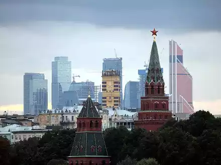Turm des Kreml in Moskau mit dem Moskauer Bankenviertel im Hintergrund (Archiv) - Foto: via dts Nachrichtenagentur
