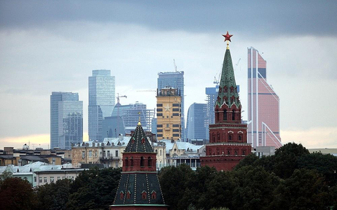 Turm des Kreml in Moskau mit dem Moskauer Bankenviertel im Hintergrund (Archiv) - Foto: via dts Nachrichtenagentur