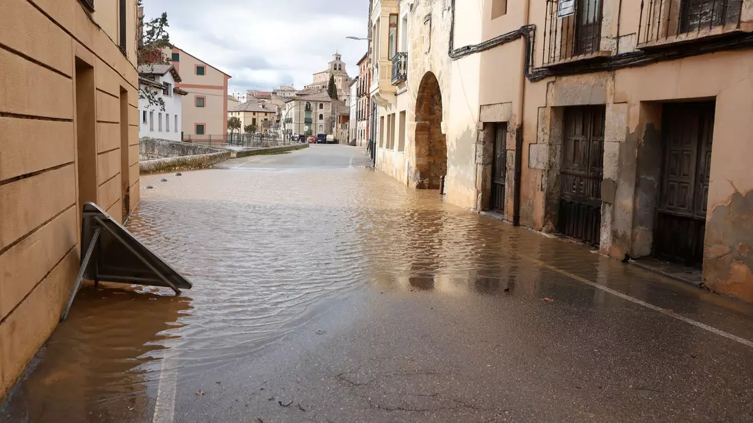 Durch starke Niederschläge gab es im Februar unter anderem in Spanien Überschwemmungen. (Archivbild) - Bild: Concha Ortega Oroz/EUROPA PRESS/dpa