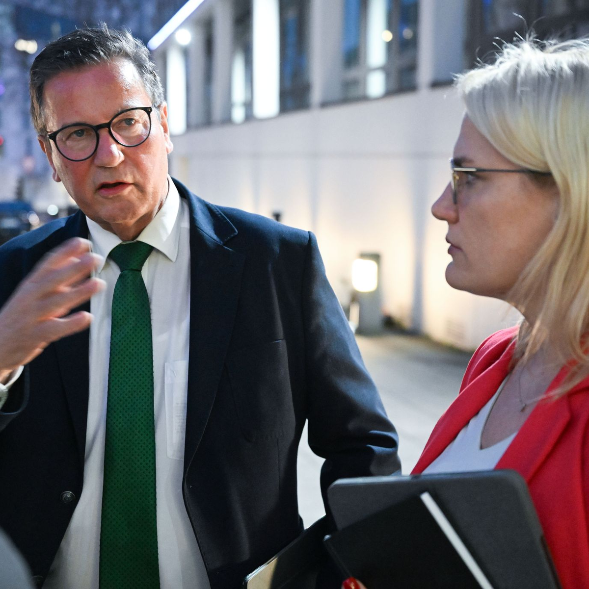 Die Christdemokraten sind angefasst. - Foto: Bernd Weißbrod/dpa