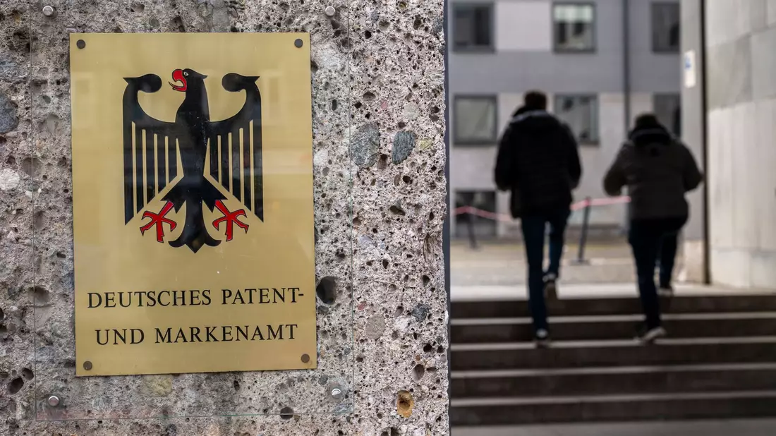 Die Mitarbeiter des Deutschen Patent- und Markenamts in München hatten 2025 viel zu tun. (Archiv) - Bild: Peter Kneffel/dpa