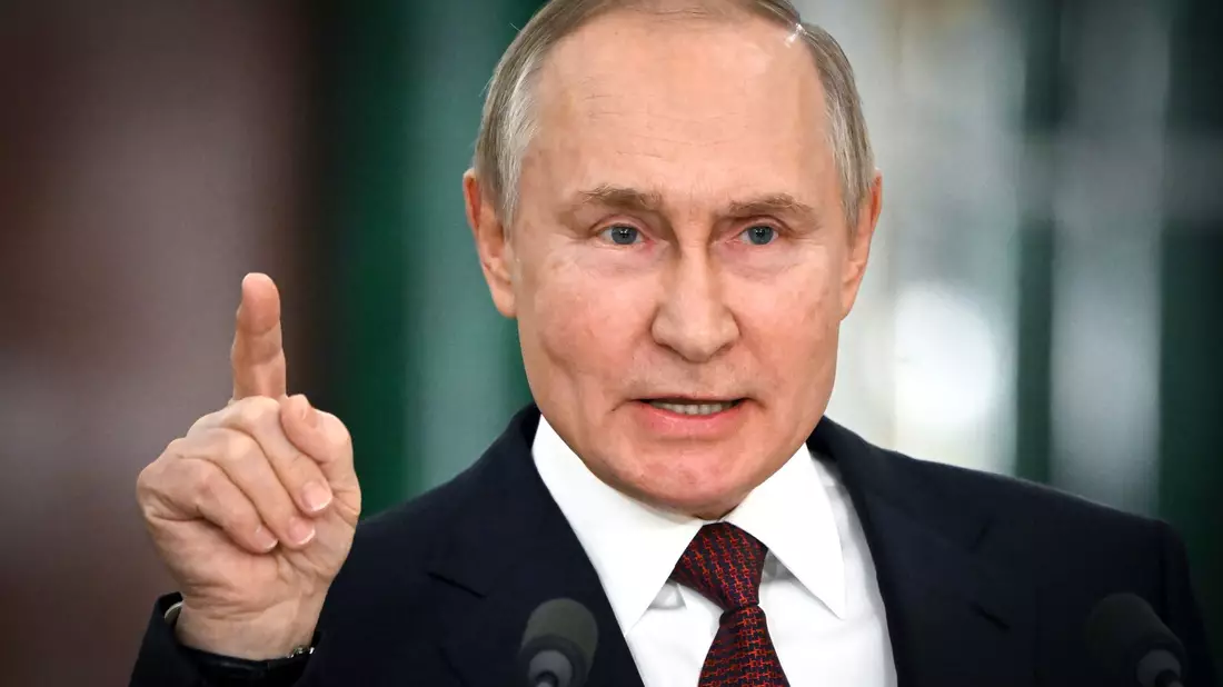 Kremlchef Putin fordert, dass Russlands Energieexporteure angesichts der logistischen Probleme und der hohen Ölpreise nun rasch auf verlässlichen Märkten Fuß fassen. (Archivbild) - Bild: Sergey Guneev/Pool Sputnik Kremlin/AP/dpa