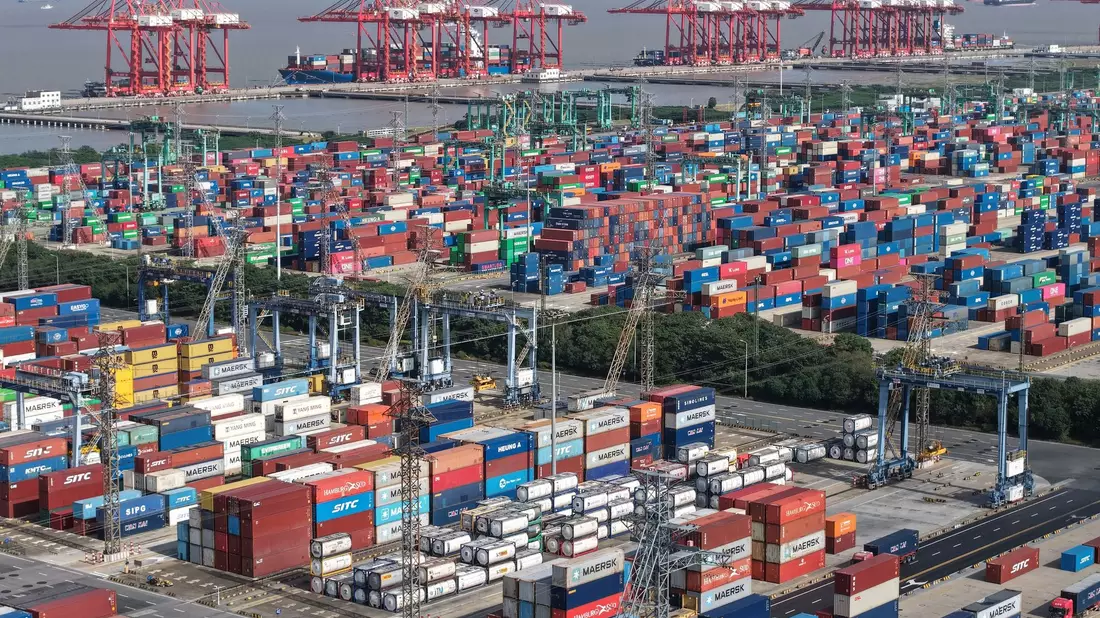 Chinas Wirtschaft hängt stark vom Export ab.  - Bild: Uncredited/CHINATOPIX/AP/dpa