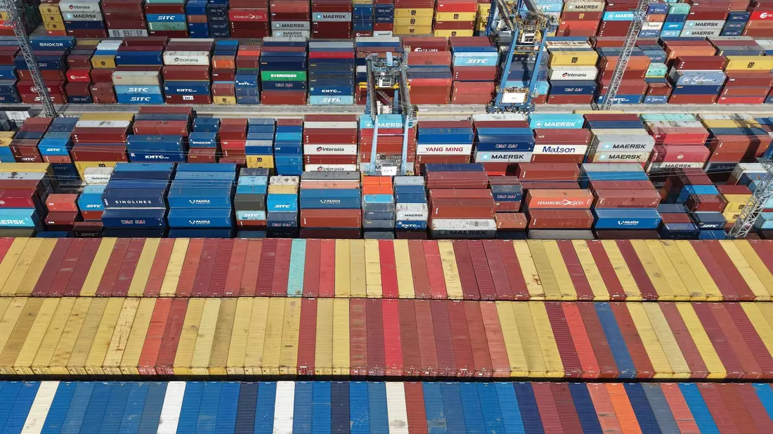 Chinas Exporte in den Globalen Süden stiegen zu Jahresbeginn besonders stark.  - Bild: Uncredited/CHINATOPIX/AP/dpa