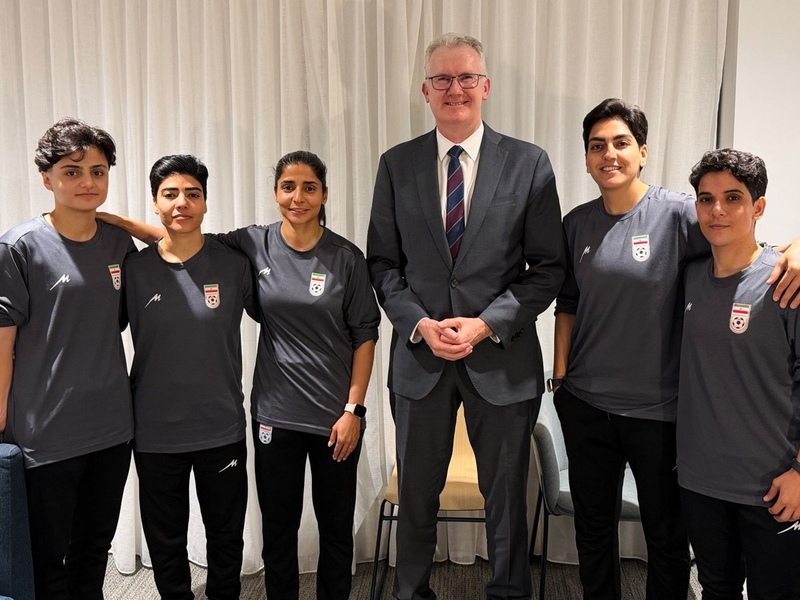 Die fünf Fußballerinnen befinden sich nach ihrer Asyl-Zusage an einem geheimen Ort in Australien. - Foto: -/Australia Ministry of Home Affairs via AP/dpa