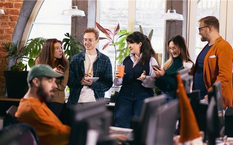 Nur jede:r Vierte verbindet Karriere mit Aufstieg / Umfrage der Karriere-App UniNow zeigt: Für die Gen Z zählen Sinn, Arbeitsinhalte und Entwicklung mehr als Hierarchien - Foto: presseportal.de Nur jede:r Vierte verbindet Karriere mit Aufstieg / Umfrage der Karriere-App UniNow zeigt: Für die Gen Z zählen Sinn, Arbeitsinhalte und Entwicklung mehr als Hierarchien - Foto: presseportal.de