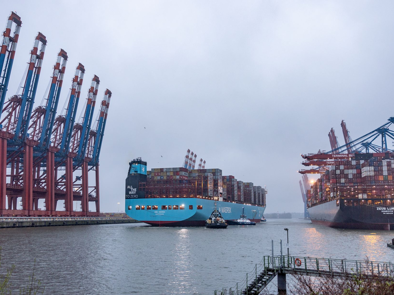 Hamburg blieb 2025 mit Abstand der wichtigste deutsche Hafen (Archivbild) - Foto: Axel Heimken/dpa