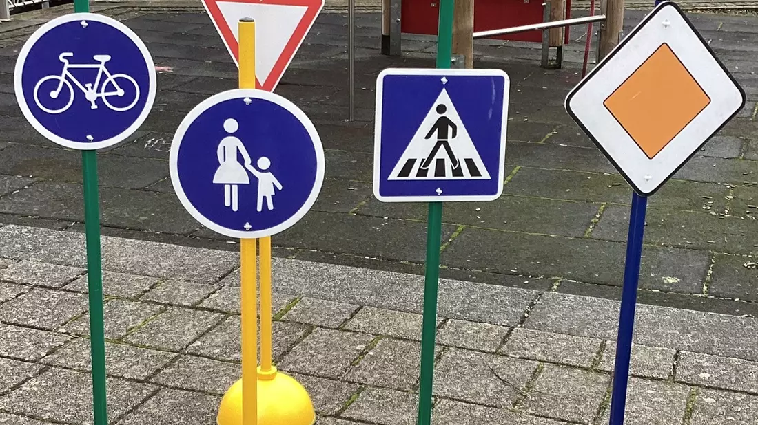 POL-PDTR: Spielend Verkehrsregeln lernen - Tabaluga-Mobil erstmalig im Einsatz - Bild: presseportal.de