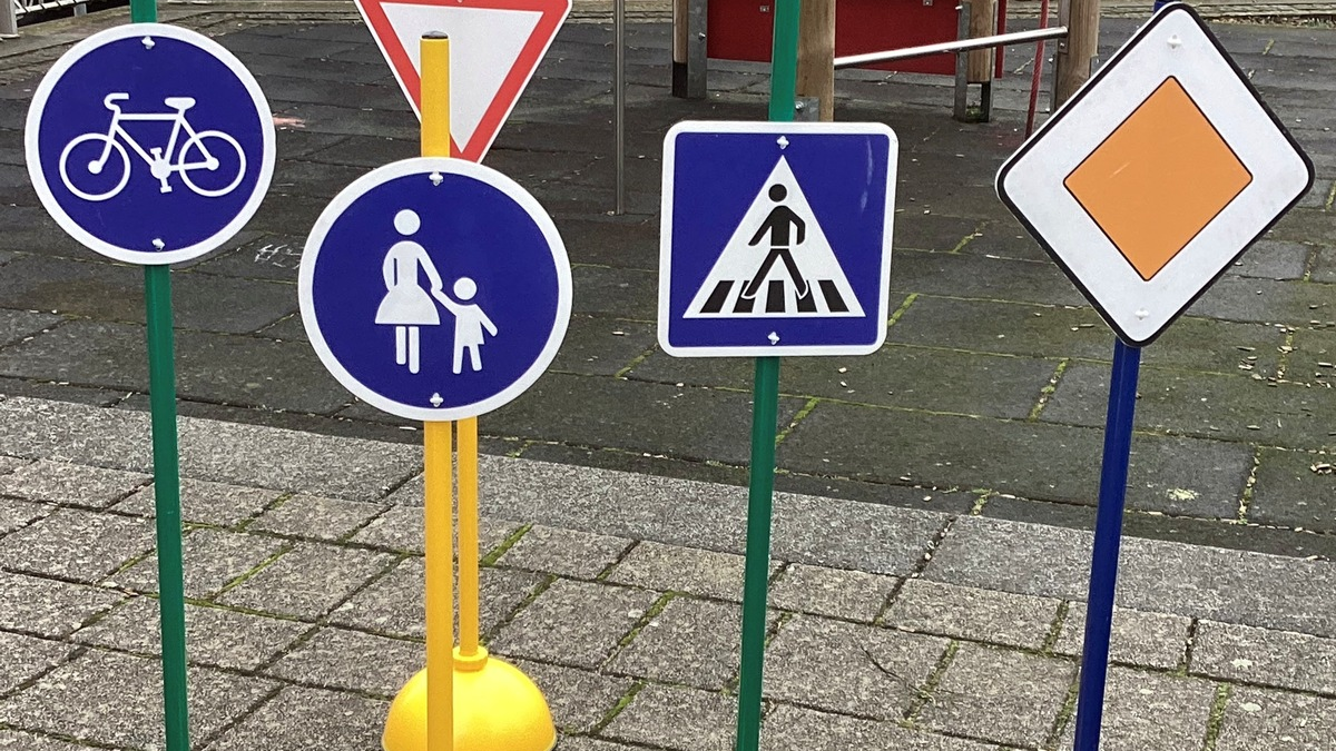 POL-PDTR: Spielend Verkehrsregeln lernen - 