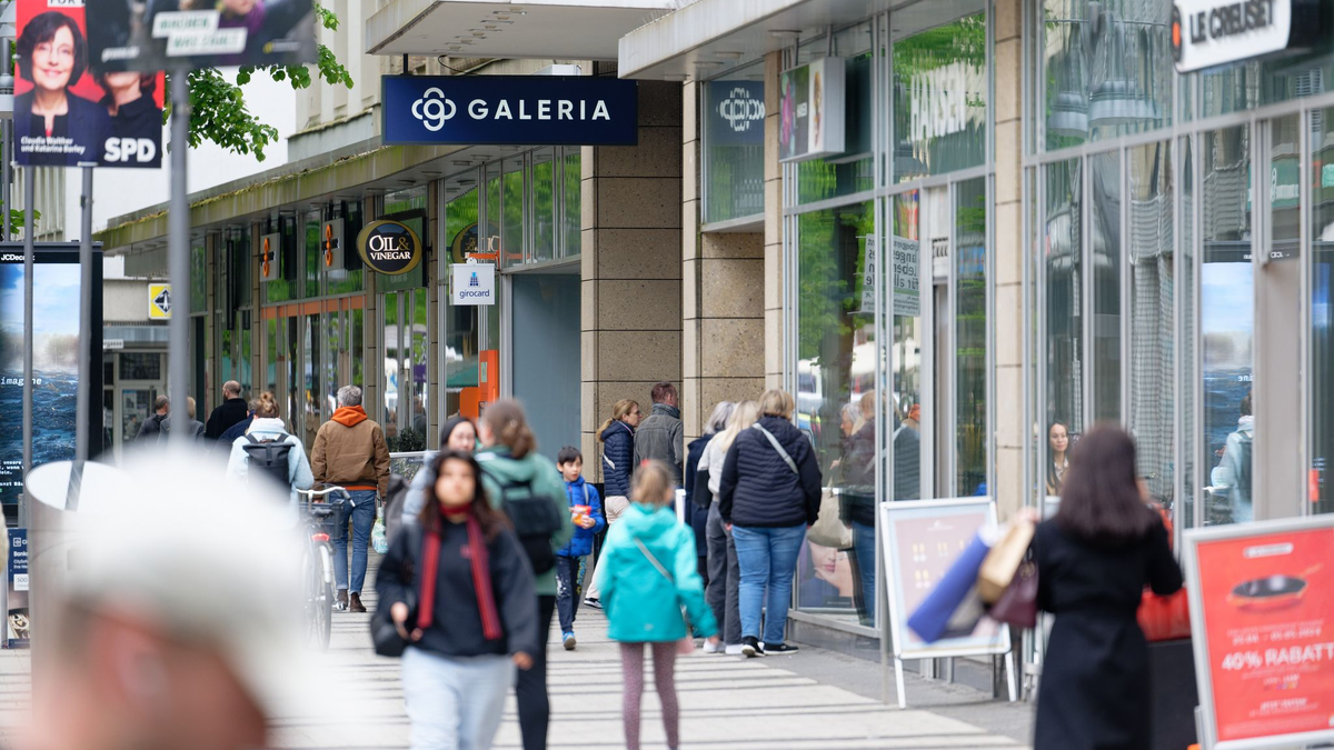 Die Filiale an der Breiten Straße in Köln steht ebenfalls auf der Liste. (Archivbild) - Foto: Henning Kaiser/dpa