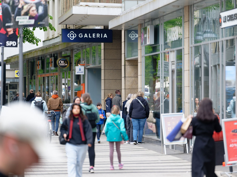 Die Filiale an der Breiten Straße in Köln steht ebenfalls auf der Liste. (Archivbild) - Foto: Henning Kaiser/dpa