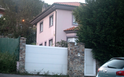 Das «Horrorhaus» liegt in Fitoria am Stadtrand von Oviedo. (Archivbild) - Foto: Jorge Peteiro/Europapress/dpa