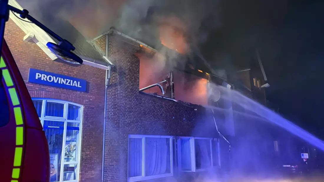 FW-HEI: Feuer in leerstehendem Gebäude - mehrere Feuerwehren im Einsatz - Bild: presseportal.de