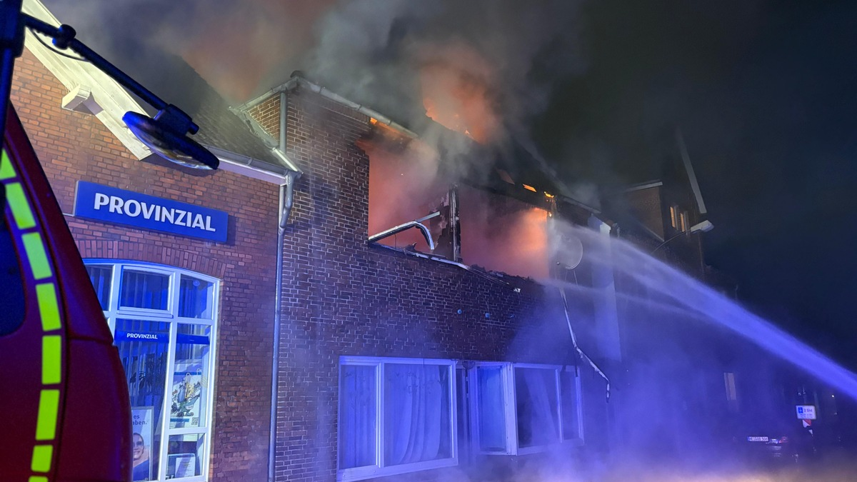 FW-HEI: Feuer in leerstehendem Gebäude - mehrere Feuerwehren im Einsatz - Foto: presseportal.de