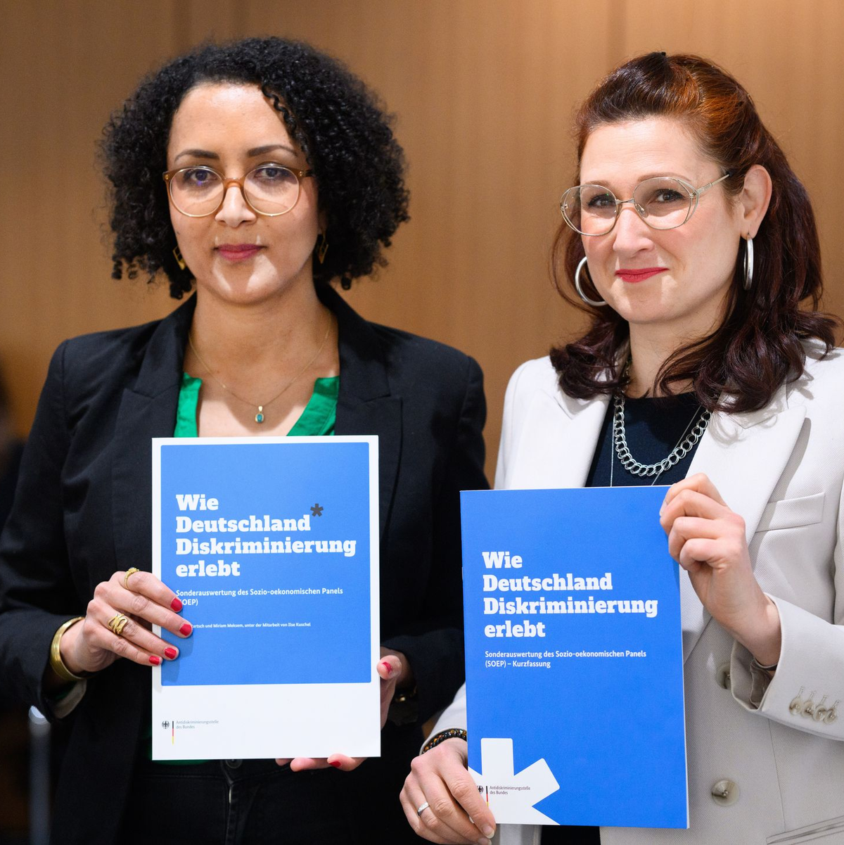 Die Unabhängige Bundesbeauftragte für Antidiskriminierung, Ferda Ataman, sagt: «Das Ausmaß an Diskriminierung ist eine Belastungsprobe für unser Land.» - Foto: Bernd von Jutrczenka/dpa