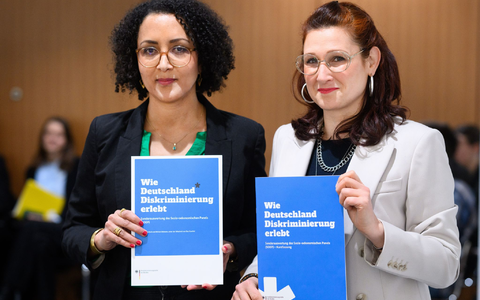 Die Unabhängige Bundesbeauftragte für Antidiskriminierung, Ferda Ataman, sagt: «Das Ausmaß an Diskriminierung ist eine Belastungsprobe für unser Land.» - Foto: Bernd von Jutrczenka/dpa