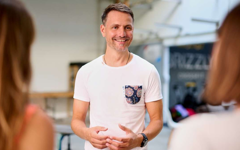 Falscher Sitzplatz, Reizüberflutung, Nachhilfe: Marco Schnabl von body’n brain über die 3 größten Fehler, die Schule unnötig schwer machen - Foto: presseportal.de