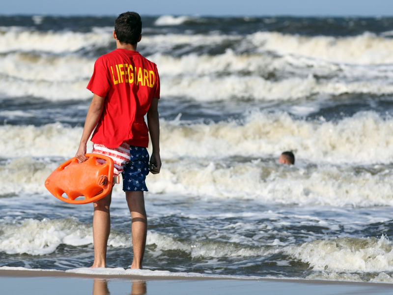 Bundesweit sind im vergangenen Jahr 393 Menschen bei Badeunfällen gestorben - 18 weniger als ein Jahr zuvor. (Symbolbild) - Foto: Tilo Wallrodt/dpa-Zentralbild/dpa