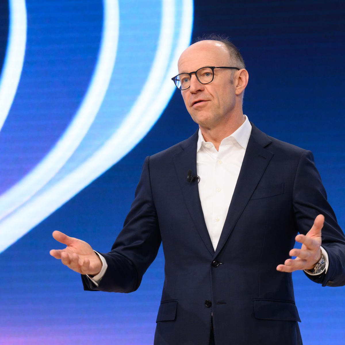 Zölle und das schwache Abschneiden von Porsche verhageln Finanzchef Arno Antlitz das Ergebnis. - Foto: Julian Stratenschulte/dpa