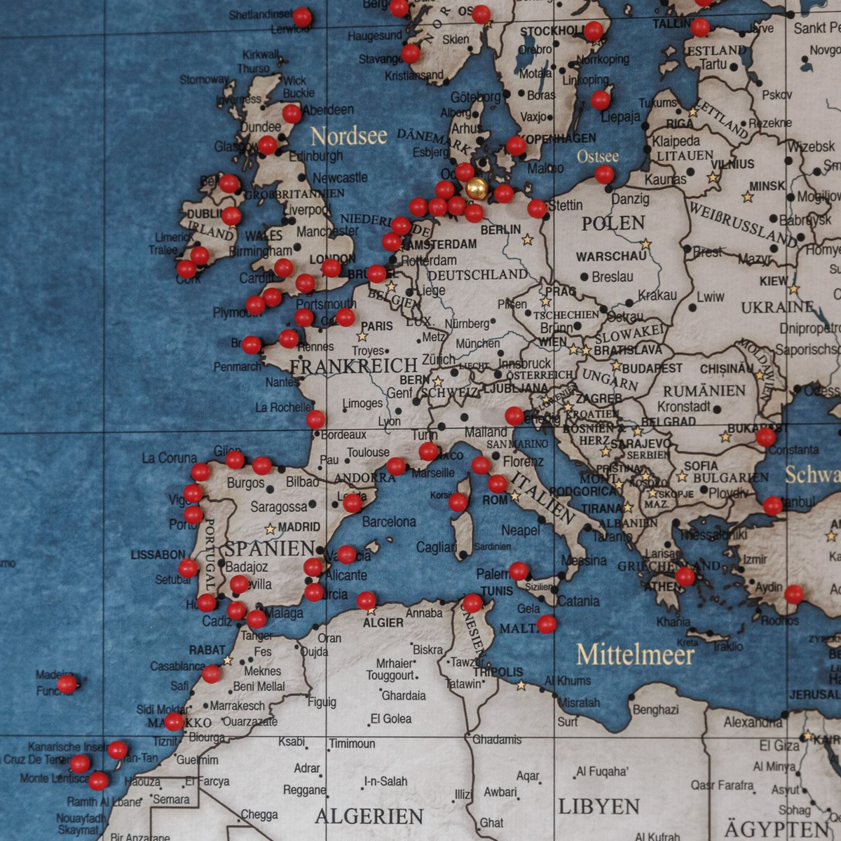 Mehr als 120 Häfen hat er mit dem Schiff besucht. - Foto: Markus Scholz/dpa