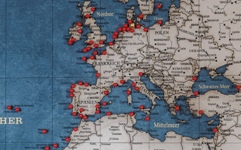 Mehr als 120 Häfen hat er mit dem Schiff besucht. - Foto: Markus Scholz/dpa