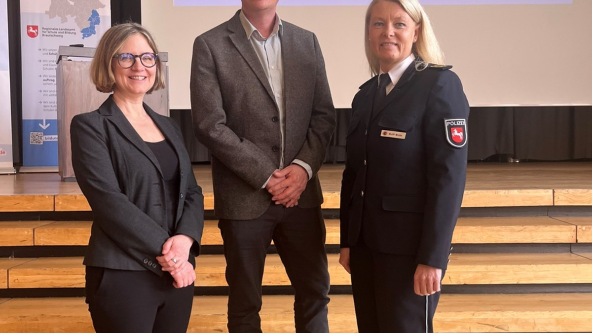 POL-GOE: Drohszenarien an Schulen: Polizei und RLSB stärken gemeinsam Handlungssicherheit - Foto: presseportal.de