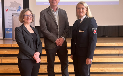 POL-GOE: Drohszenarien an Schulen: Polizei und RLSB stärken gemeinsam Handlungssicherheit - Foto: presseportal.de