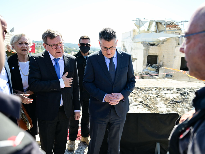 Thema sind unter anderem die Zerstörungen durch den Iran-Krieg. - Foto: Sebastian Christoph Gollnow/dpa