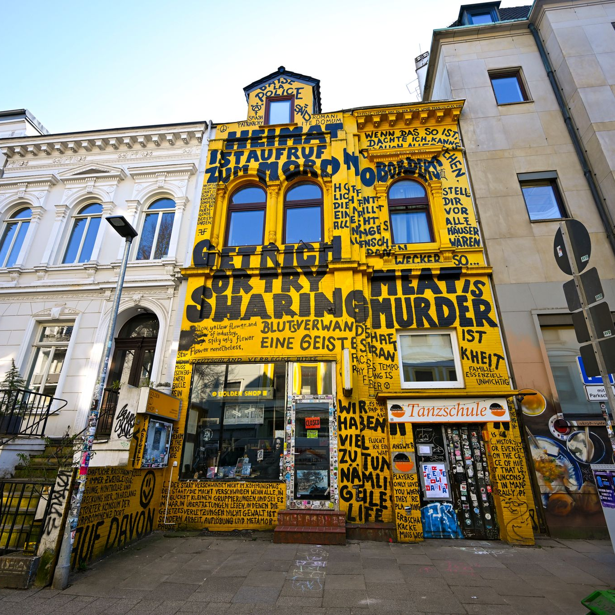 Der Buchladen «Golden Shop» in Bremen wurde ebenfalls aus den Jury-Vorschlägen gestrichen. - Foto: Sina Schuldt/dpa