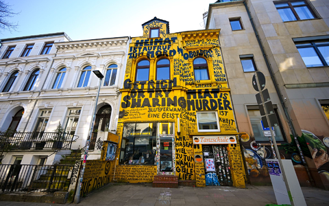 Der Buchladen «Golden Shop» in Bremen wurde ebenfalls aus den Jury-Vorschlägen gestrichen. - Foto: Sina Schuldt/dpa