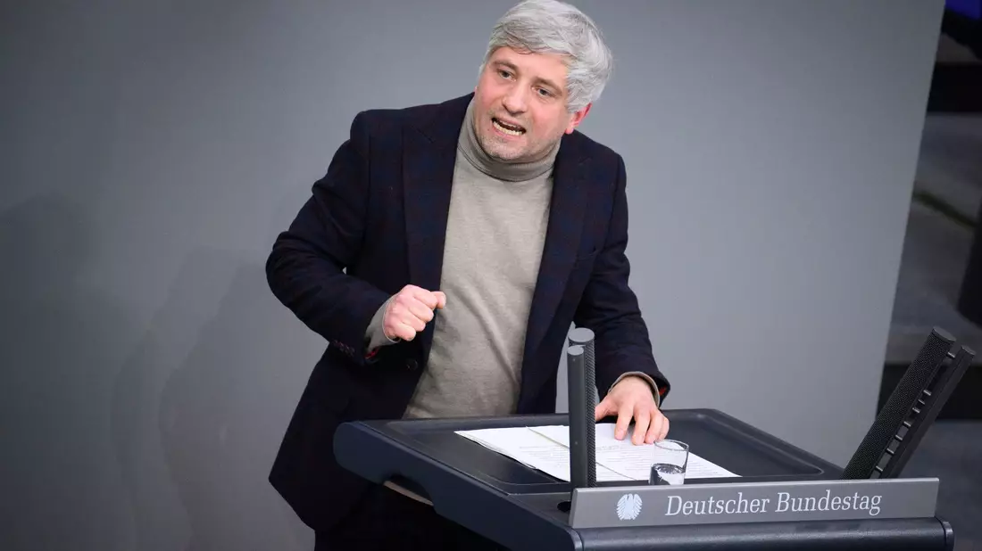 Der Linken-Kulturpolitiker David Schliesing stellt Weimer grundsätzlich in Frage. (Archivbild) - Bild: Bernd von Jutrczenka/dpa