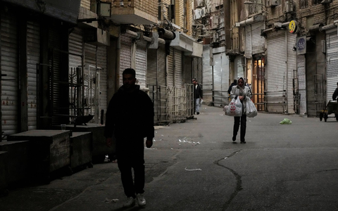 Die iranische Bevölkerung lebt schon mehr als eine Woche im Krieg.  - Foto: Vahid Salemi/AP/dpa