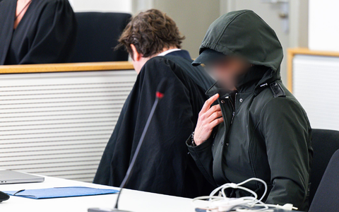 Eine Lehrerin aus Niedersachsen steht wegen des Vorwurfs des sexuellen Missbrauchs von Kindern vor Gericht.  - Foto: Michael Matthey/dpa