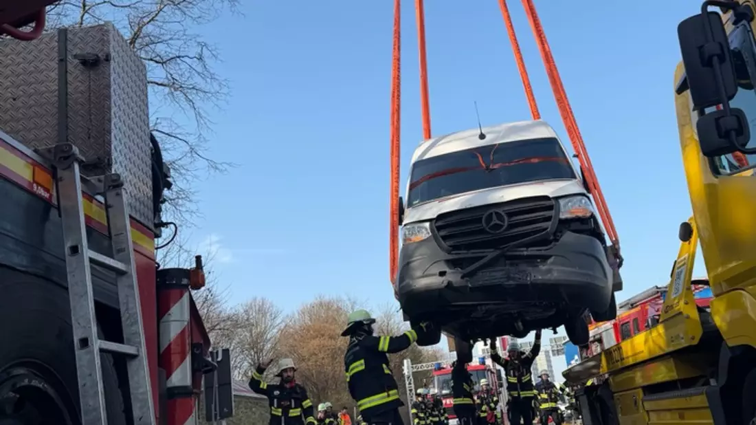 FW-M: Kleintransporter auf Abwegen (Hadern) - Bild: presseportal.de
