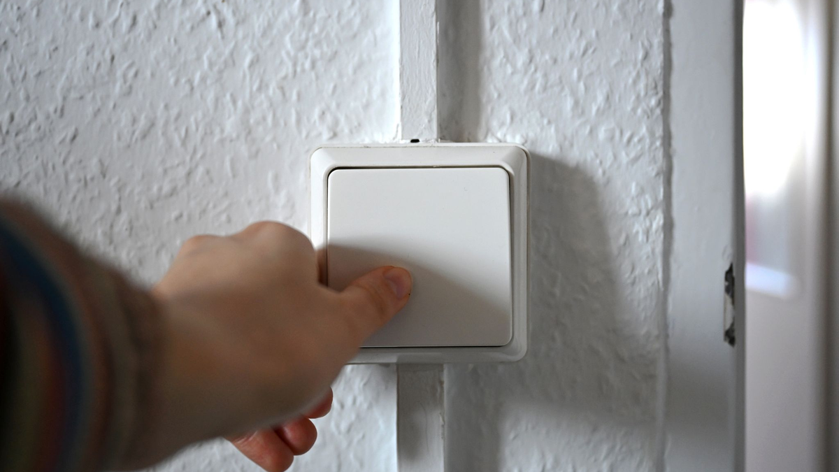 Die Stromrechnung von Haushalten soll niedriger werden. (Symbolbild) - Foto: Elisa Schu/dpa