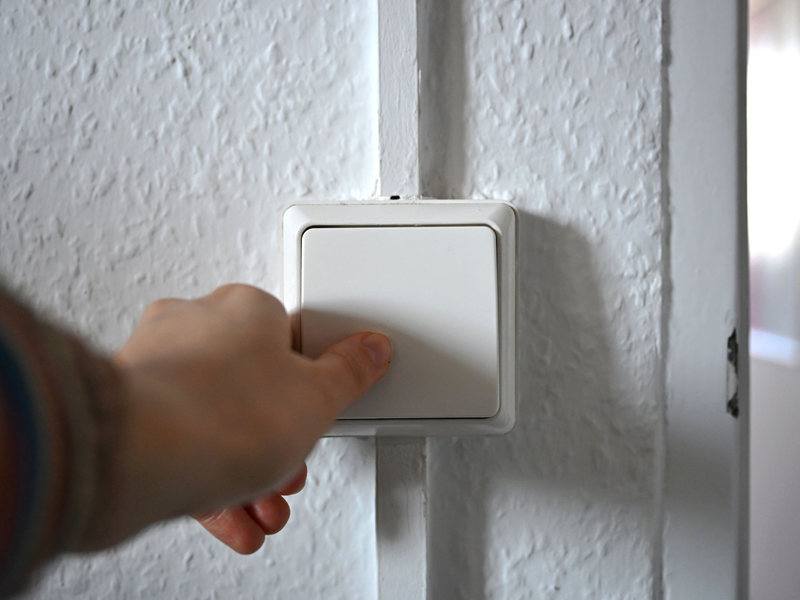 Die Stromrechnung von Haushalten soll niedriger werden. (Symbolbild) - Foto: Elisa Schu/dpa