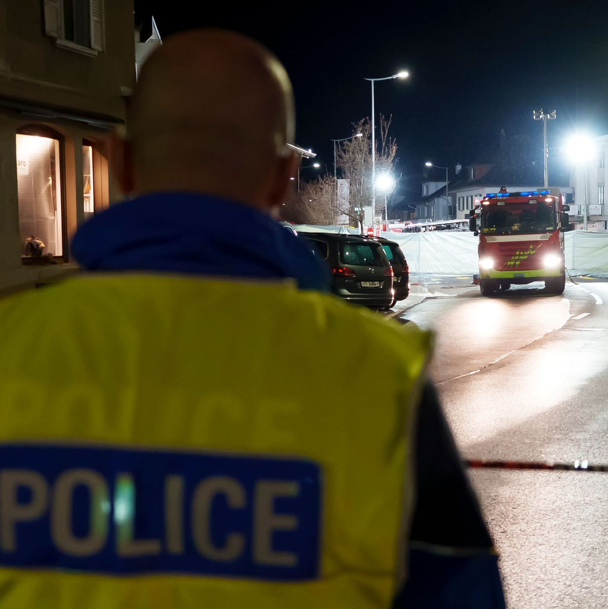 Es handelt sich um einen Bus des Unternehmens Postauto, das vor allem Linien-Verbindungen im ländlichen Raum anbietet.  - Foto: Laurent Merlet/KEYSTONE/dpa