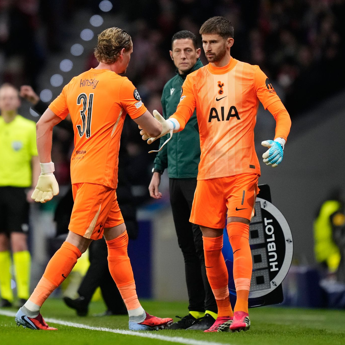 Tottenham wechselte nach dem 0:3 bei Atlético früh den Torwart. - Foto: Jose Breton/AP/dpa