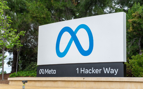 Meta legt sich nun auch ein soziales Netzwerk für autonome KI-Programme zu. (Archivbild) - Foto: Andrej Sokolow/dpa