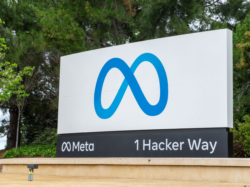 Meta legt sich nun auch ein soziales Netzwerk für autonome KI-Programme zu. (Archivbild) - Foto: Andrej Sokolow/dpa