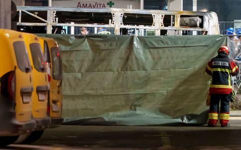Der Rettungseinsatz war am Abend noch im Gange, wie die Polizei des Kantons auf Facebook berichtete.  - Foto: Laurent Merlet/KEYSTONE/dpa